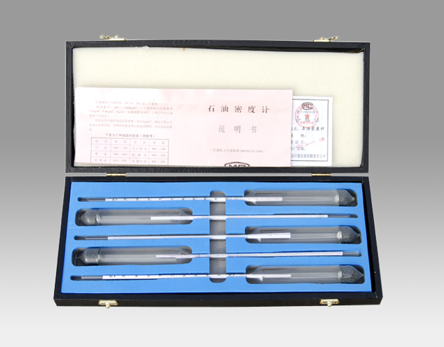 精確測量:石油密度計在石油化工行業中的應用